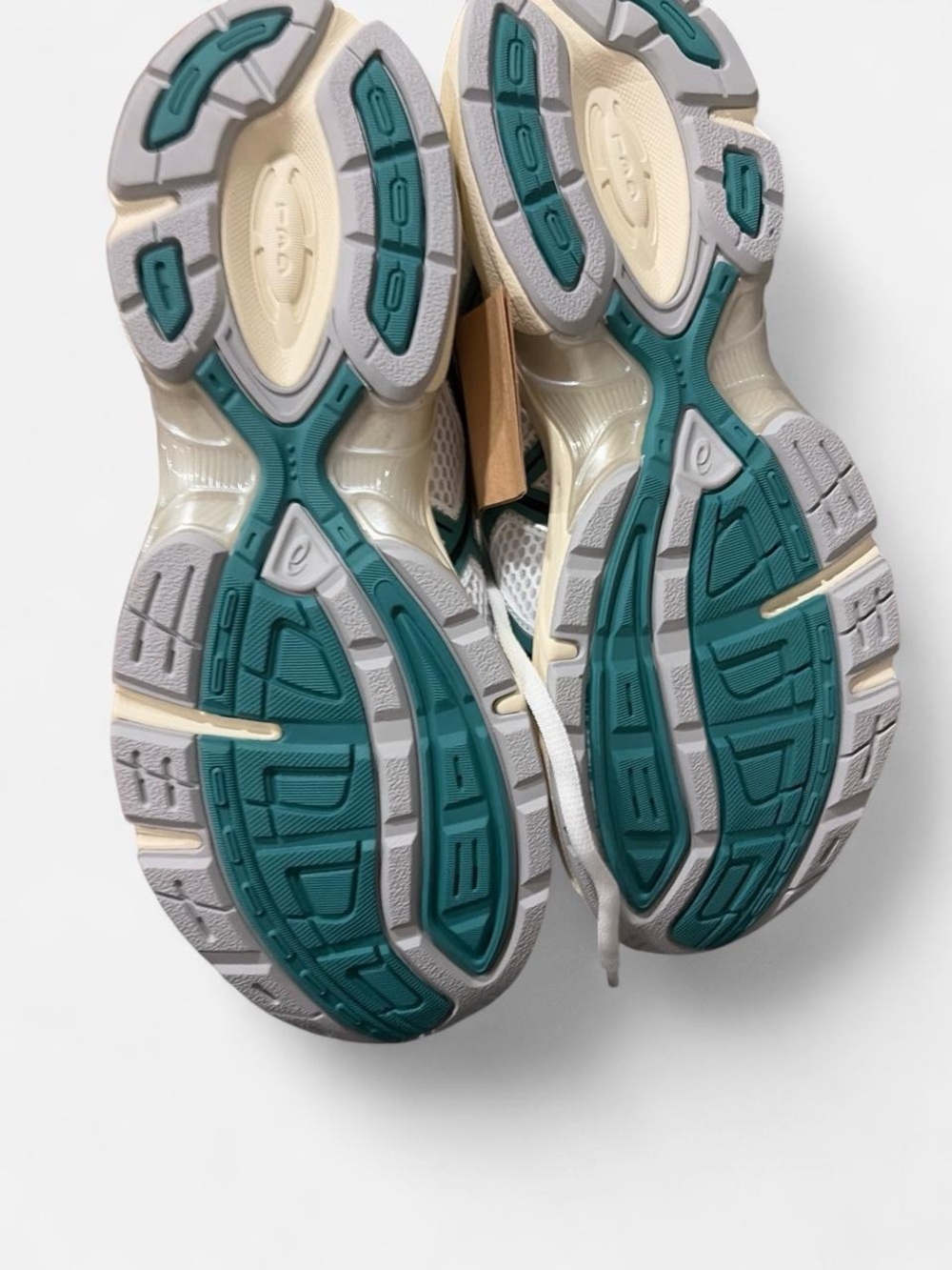 Asics White and Teal Men's Athletic Running Shoe - Picture 3 of 4
